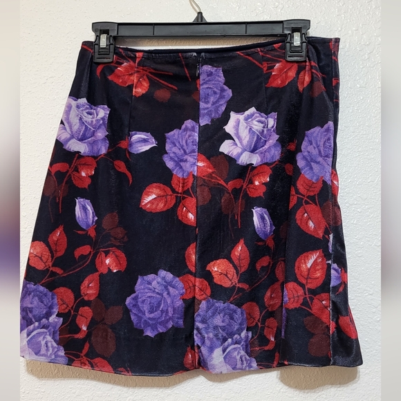 Anthropology Velvet skirt floral with purple and red, size 4 - Picture 3 of 8